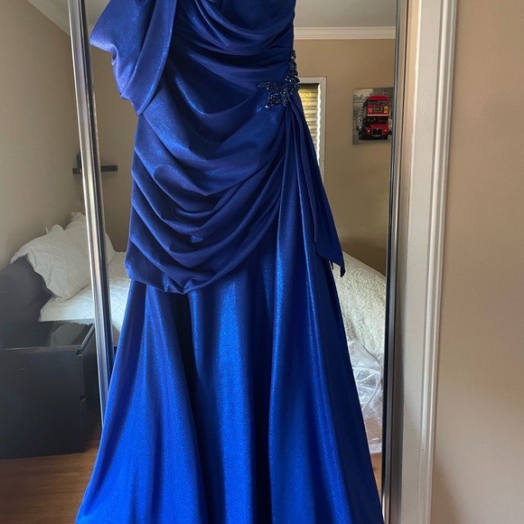 Blue Evening Gown - Picture 3 of 4